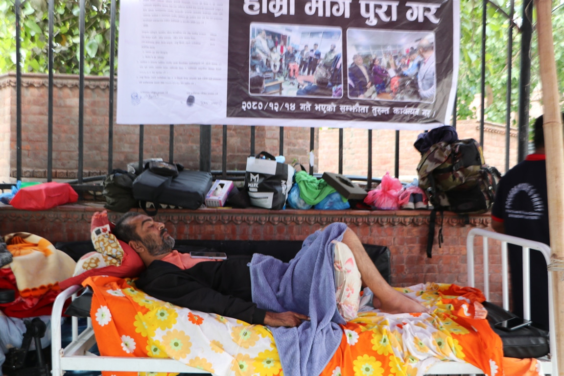 सहयोगी माग गर्दै तनहुँका दीपक १० दिनदेखि अनशनमा